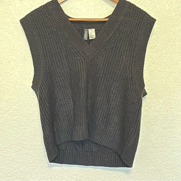 H&M Divided Black Knit Sleeveless V-Neck Wide Cut Sweater Vest Size Medium - Picture 14 of 14
